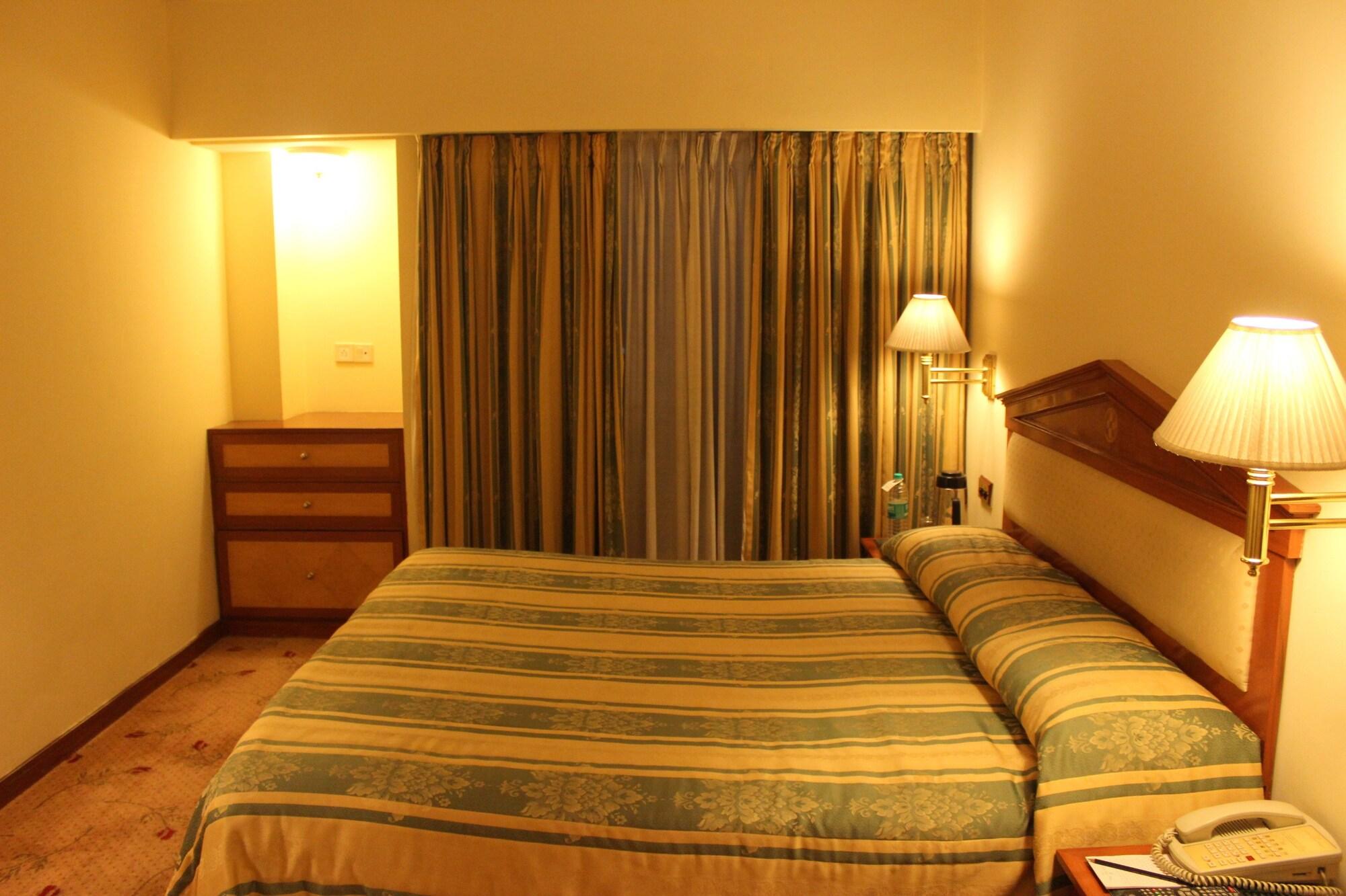 פונה Hotel Sagar Plaza City Centre מראה חיצוני תמונה
