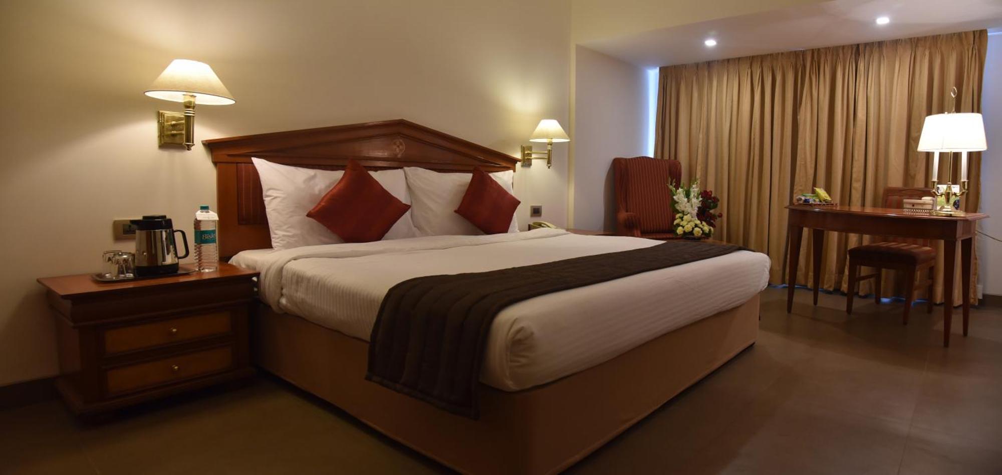 פונה Hotel Sagar Plaza City Centre מראה חיצוני תמונה