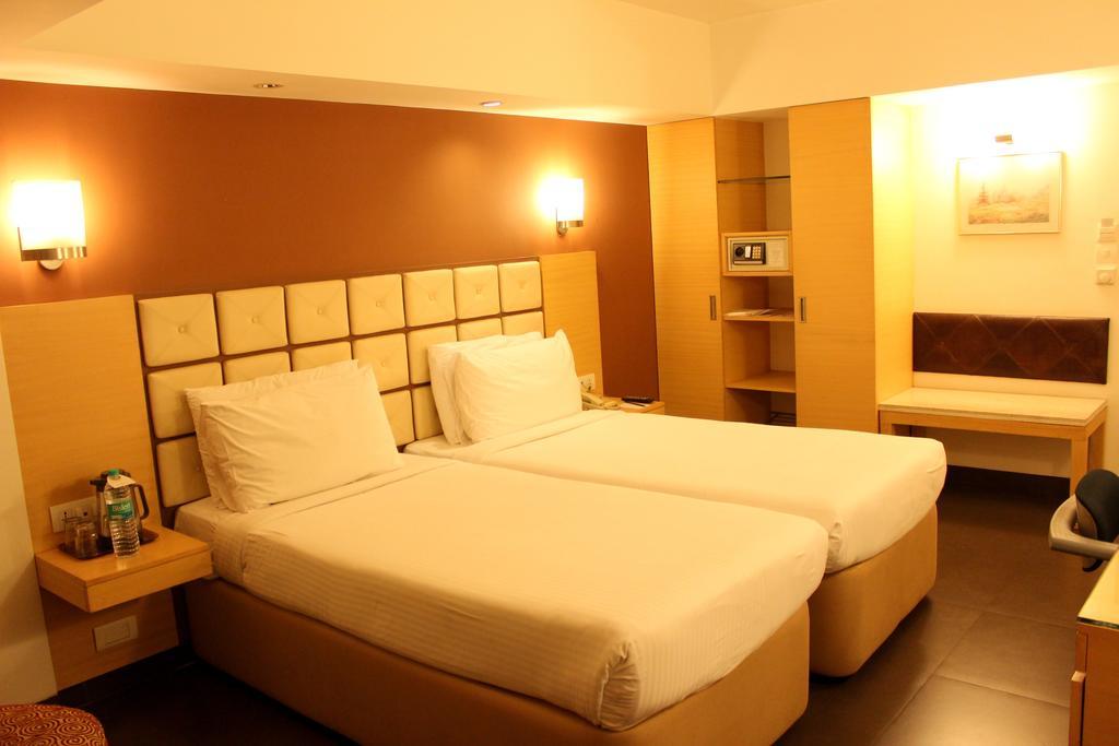 פונה Hotel Sagar Plaza City Centre מראה חיצוני תמונה