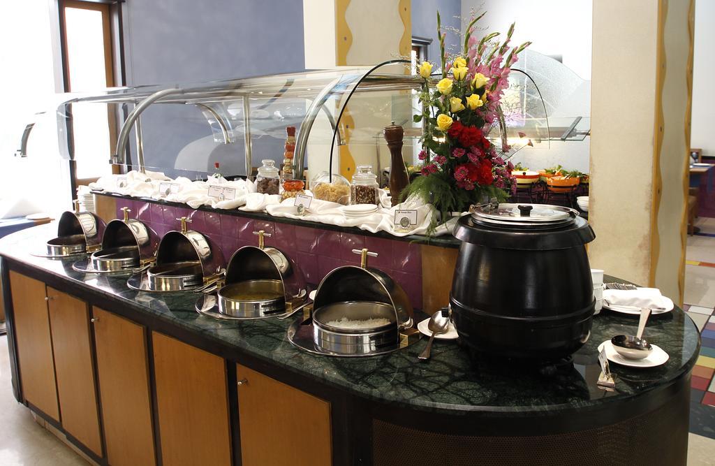 פונה Hotel Sagar Plaza City Centre מראה חיצוני תמונה