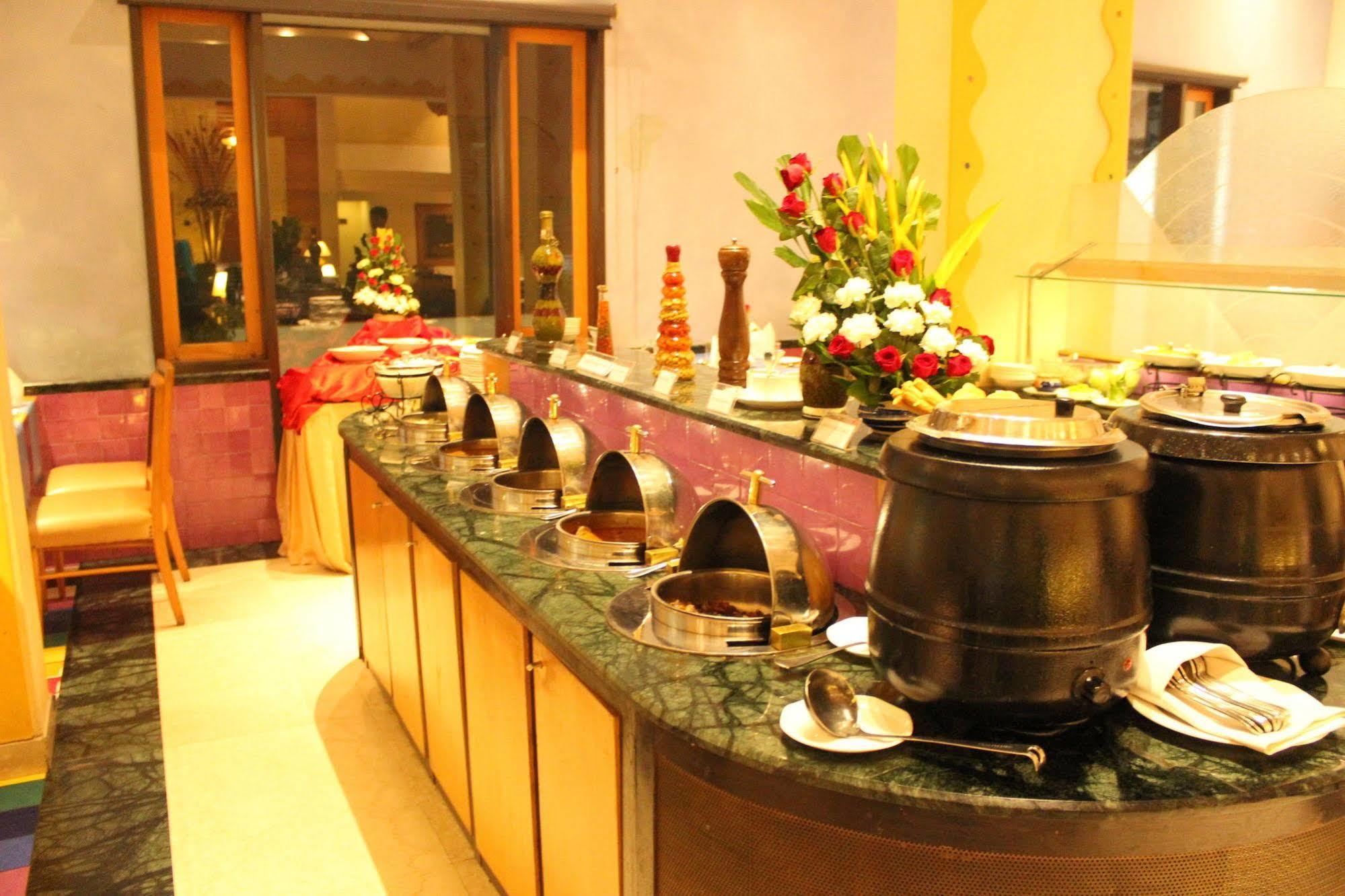 פונה Hotel Sagar Plaza City Centre מראה חיצוני תמונה